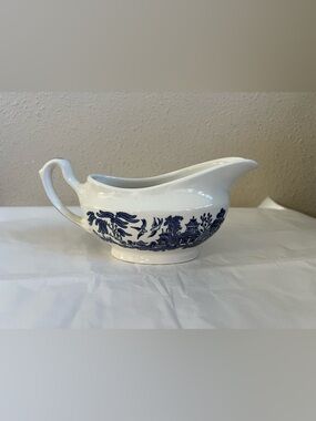 VTG Churchill Blue Willow Gravy Boat 8in Ceramic Staffordshire England Handles